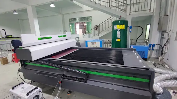 Automated glass processing line with CNC cutting